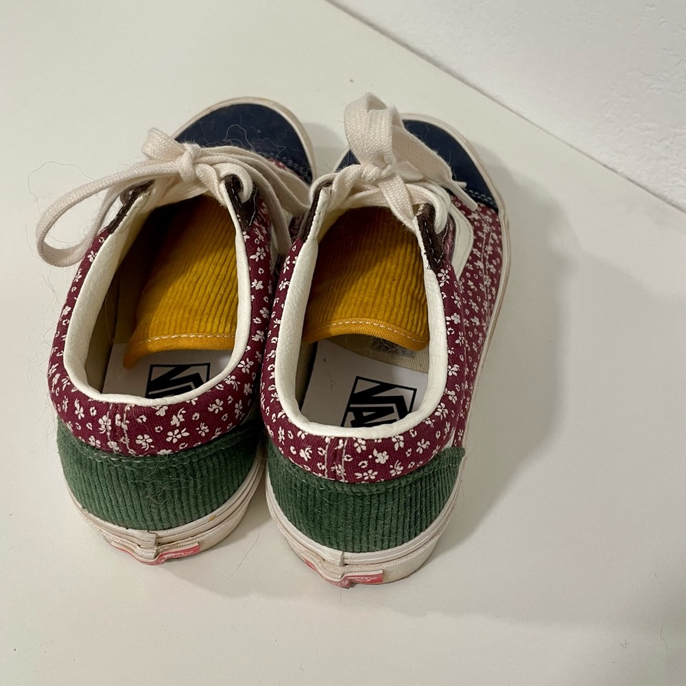 Vans - Picture 2 of 5